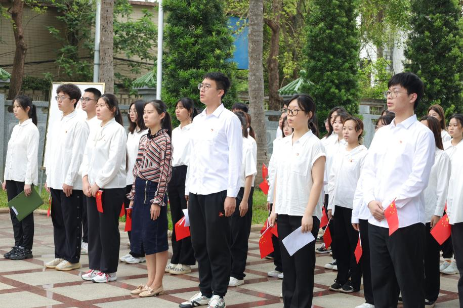 青年之声・教育学院“以青春之名，赴百年之约”入团仪式