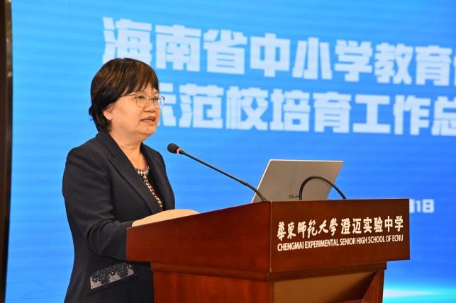 我院教授参加全省中小学教育 信息化应用示范校培育工作总结交流会议