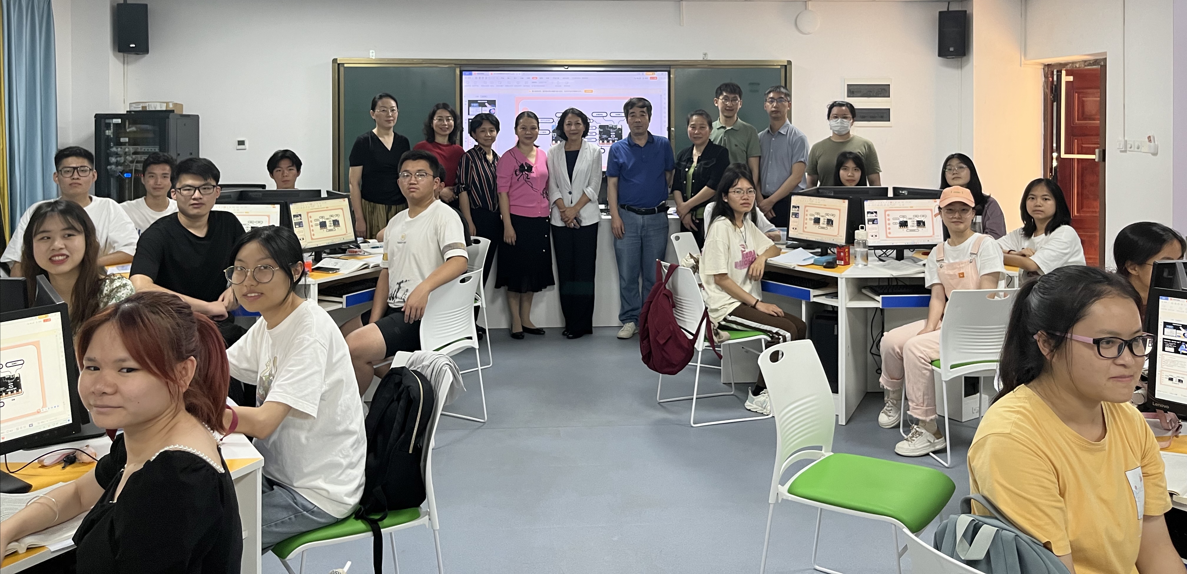 教育部专家组莅临我院调研指导科技教育教学