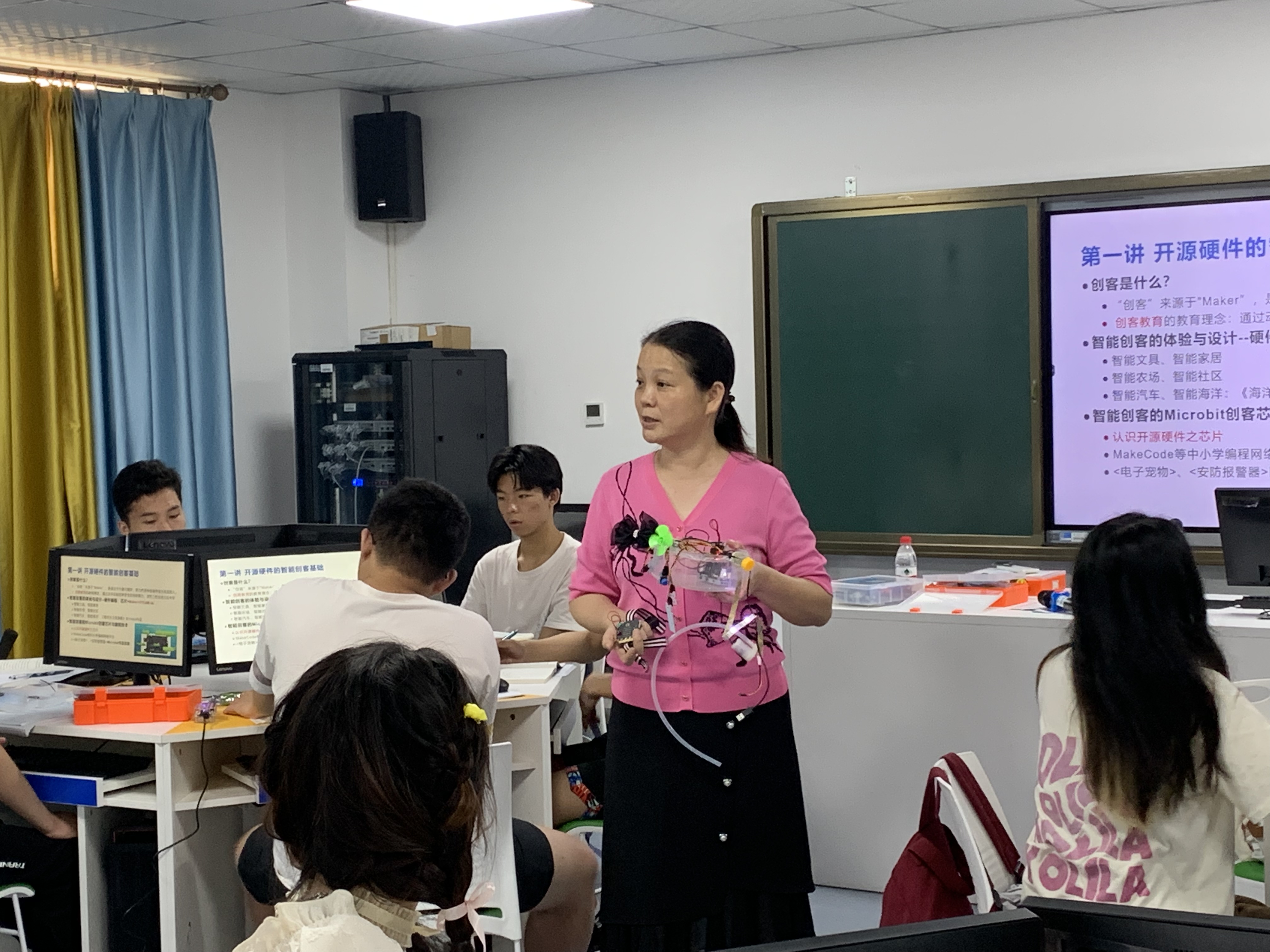 教育部专家组莅临我院调研指导科技教育教学